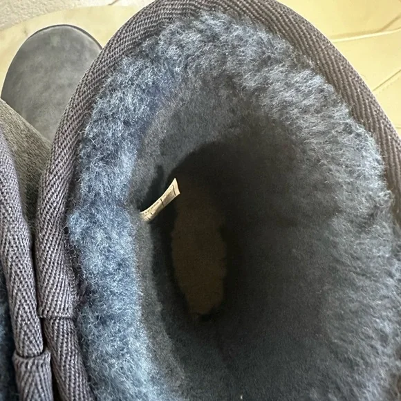 UGG CLASSIC SHORT II NAVY SHEARLING WATER RESISTANT BOOTS SIZE 8 - Picture 9 of 14